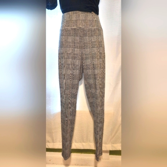 Tahari Pants - Tahari Women's Plaid Skinny Pants - Black and White